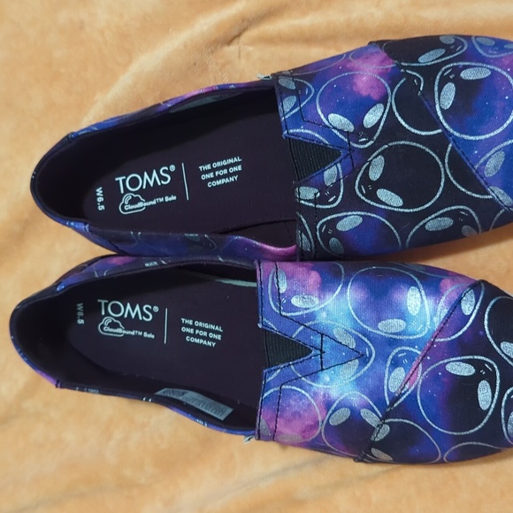 Toms - Picture 2 of 8